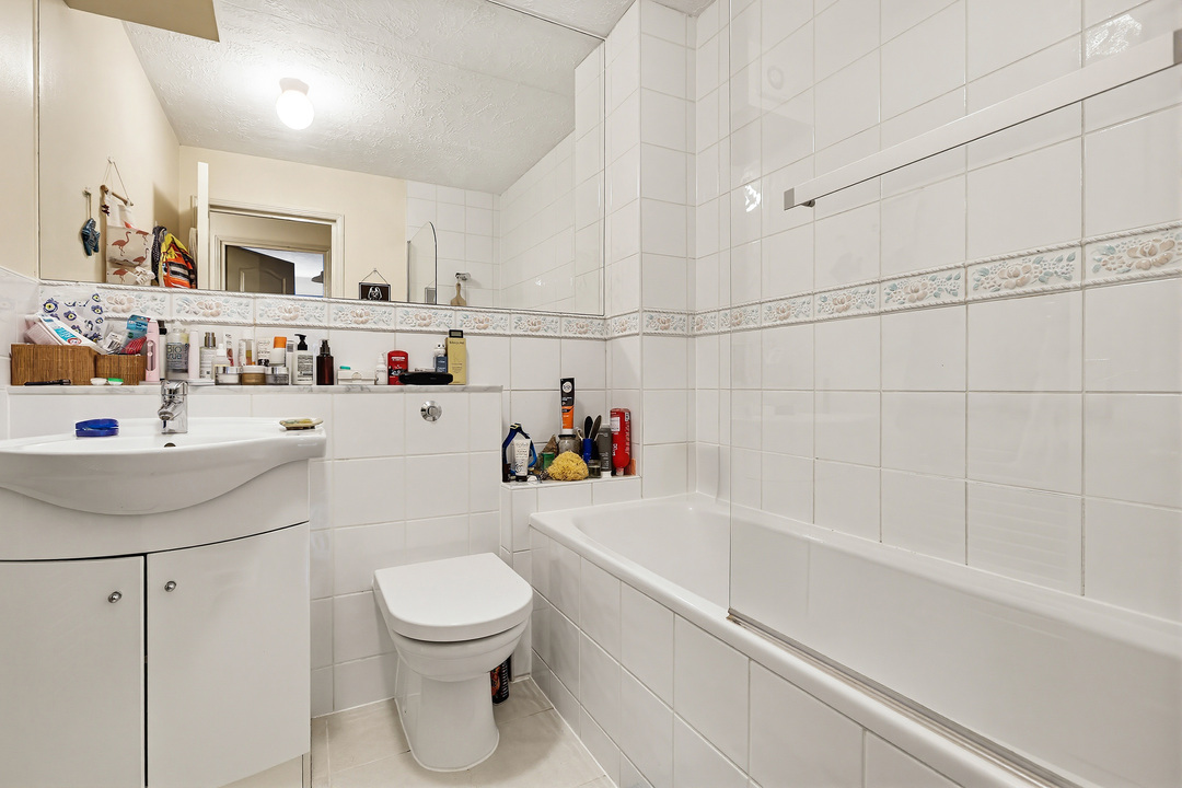 2 bed apartment to rent in Queens Walk, Ealing, London, W5  - Property Image 7