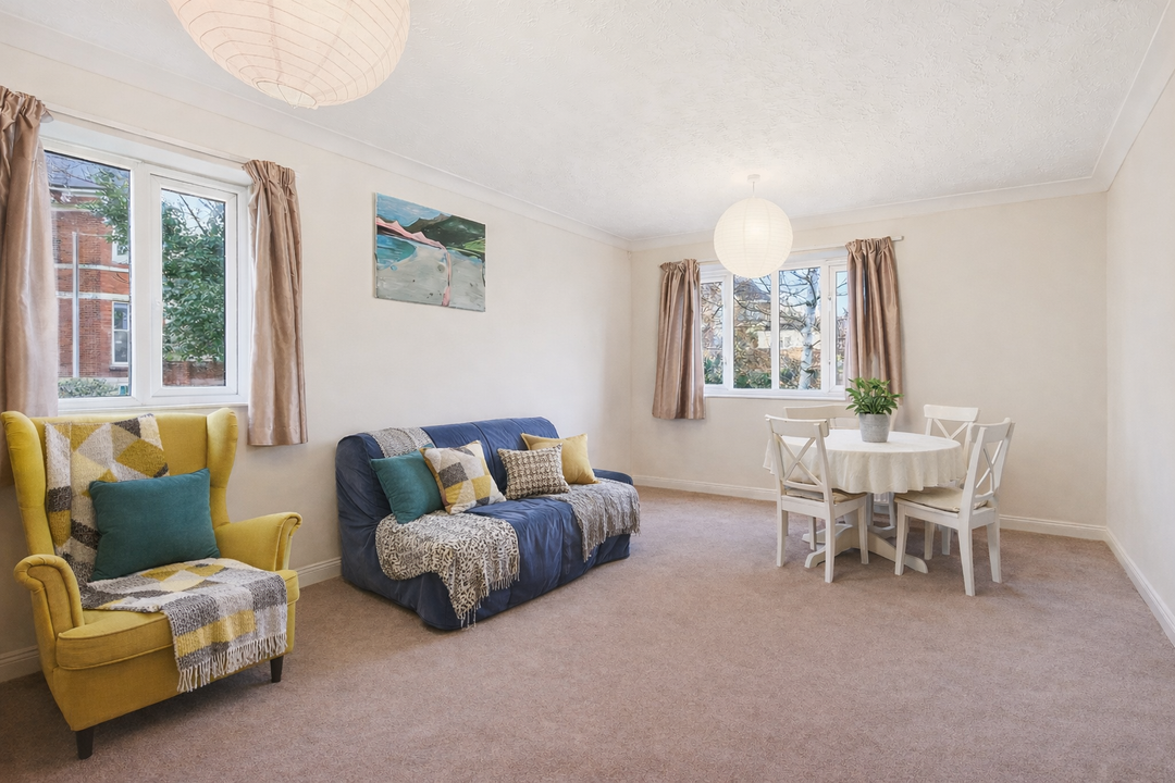 2 bed apartment to rent in Queens Walk, Ealing, London, W5  - Property Image 2