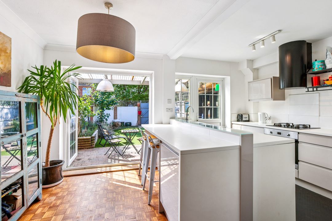 3 bed house for sale in Yeomans Mews, Isleworth, TW7  - Property Image 3