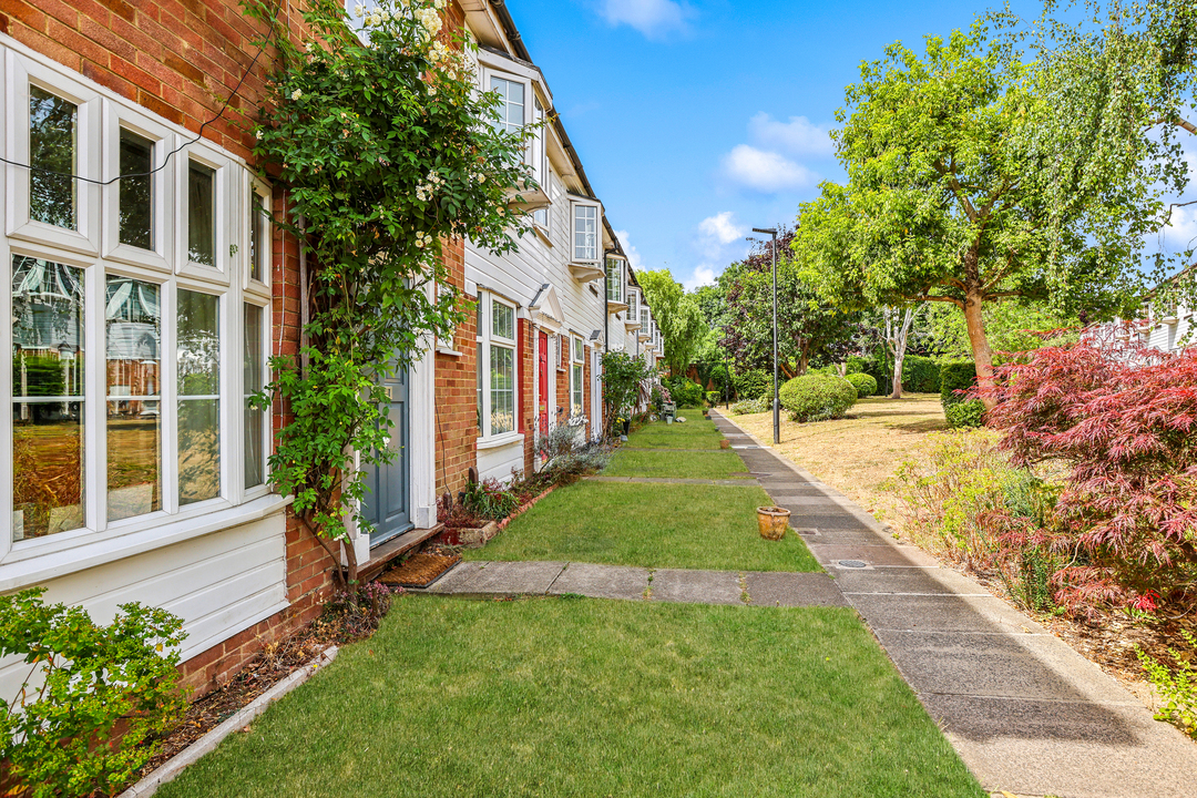 3 bed house for sale in Yeomans Mews, Isleworth, TW7  - Property Image 11