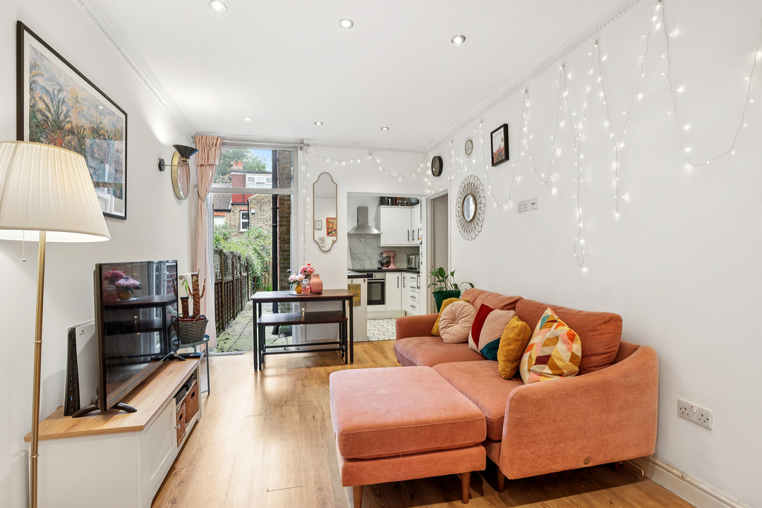 2 bed apartment for sale in Lawn Gardens, Hanwell, W7  - Property Image 8