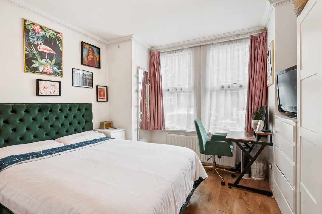 2 bed apartment for sale in Lawn Gardens, Hanwell, W7  - Property Image 9