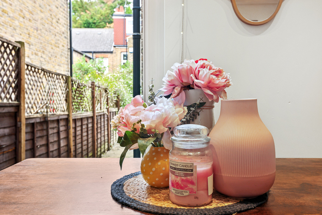 2 bed apartment for sale in Lawn Gardens, Hanwell, W7  - Property Image 4