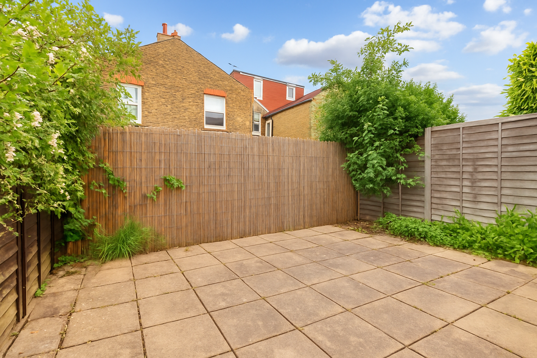 2 bed apartment for sale in Lawn Gardens, Hanwell, W7  - Property Image 13