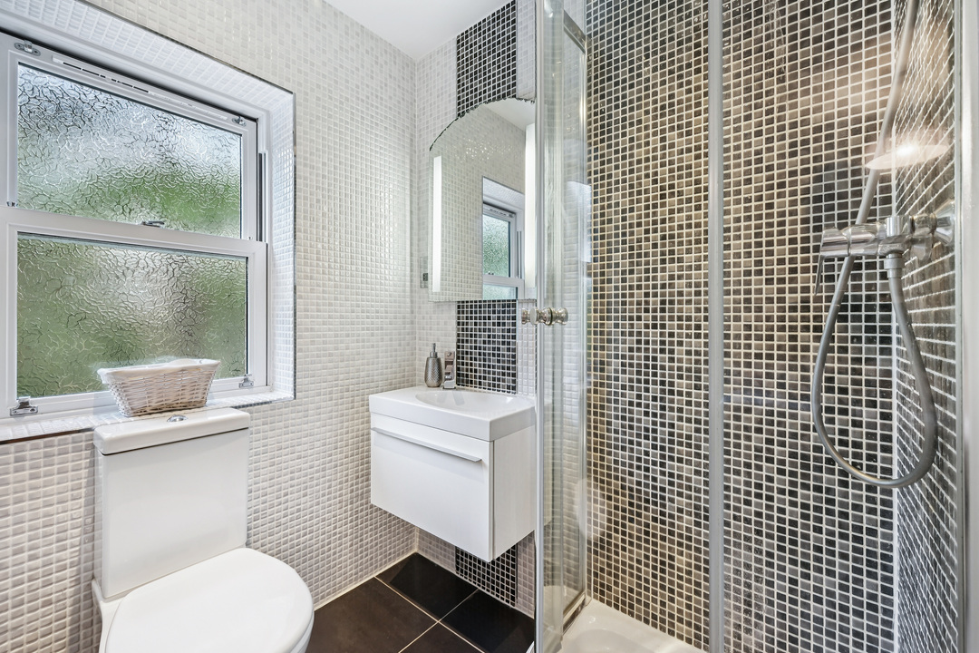 5 bed detached house for sale in Half Acre Road, Hanwell, London, W7  - Property Image 14