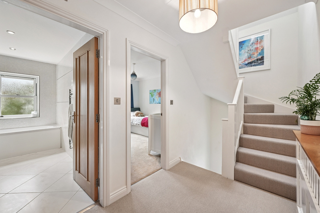 5 bed detached house for sale in Half Acre Road, Hanwell, London, W7  - Property Image 15