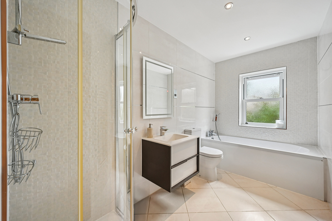 5 bed detached house for sale in Half Acre Road, Hanwell, London, W7  - Property Image 16