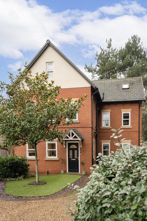 5 bed detached house for sale in Half Acre Road, Hanwell, London, W7  - Property Image 10