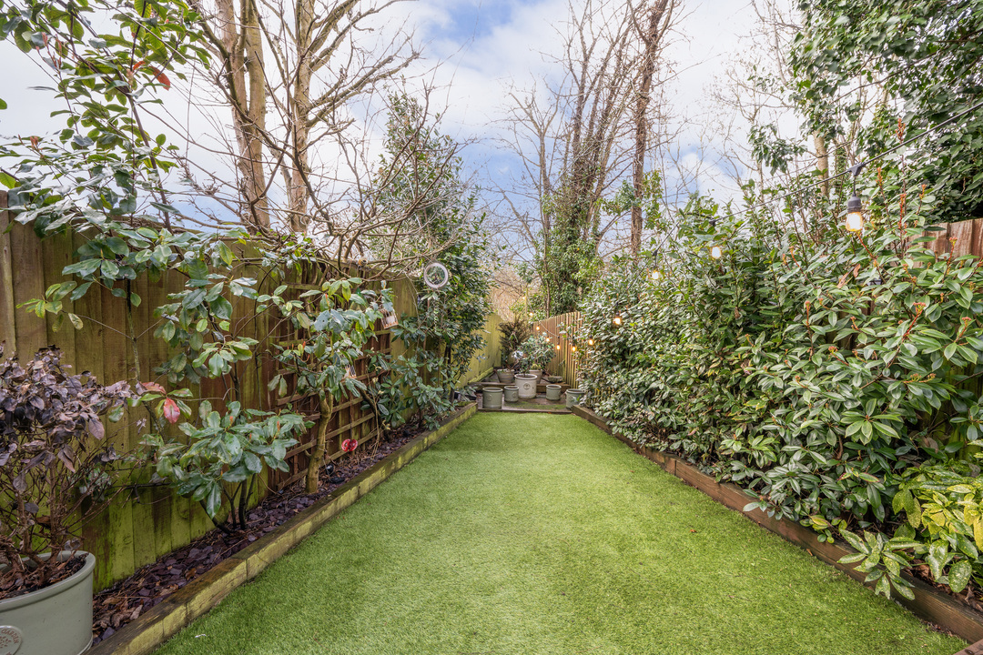 5 bed detached house for sale in Half Acre Road, Hanwell, London, W7  - Property Image 8