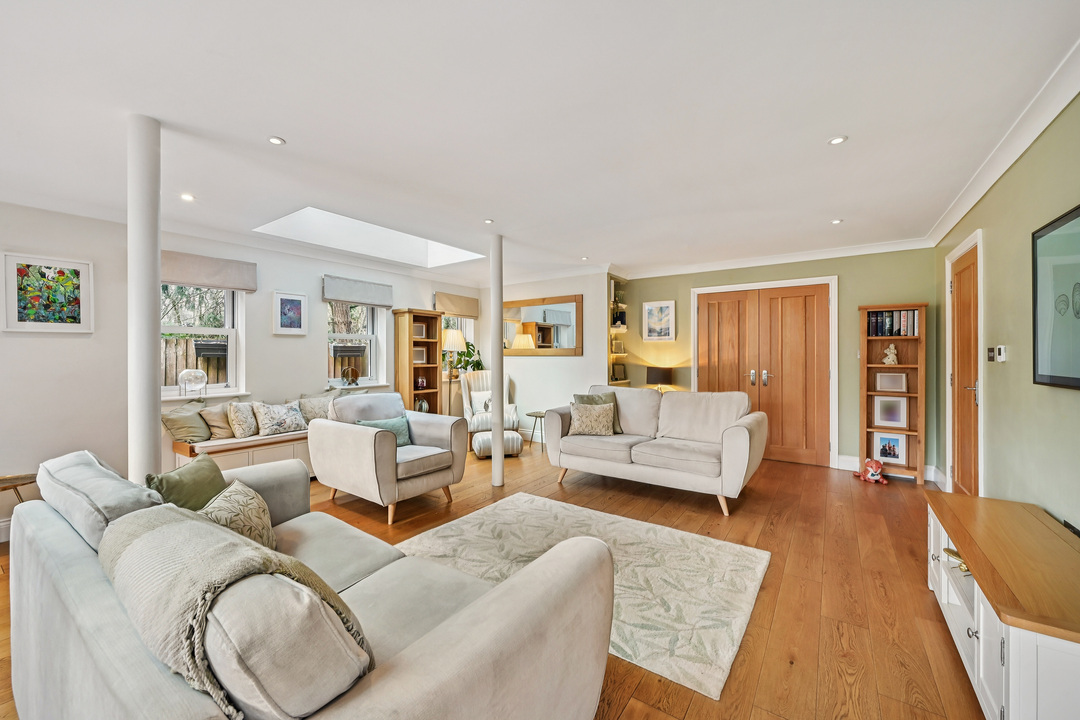 5 bed detached house for sale in Half Acre Road, Hanwell, London, W7  - Property Image 7