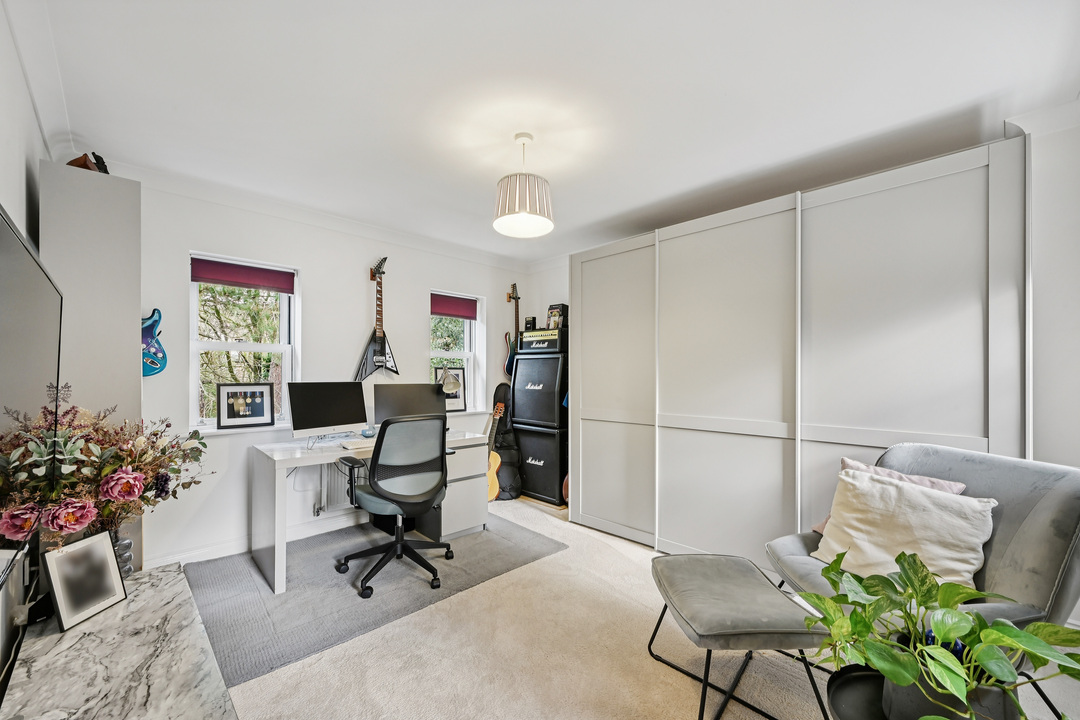 5 bed detached house for sale in Half Acre Road, Hanwell, London, W7  - Property Image 23