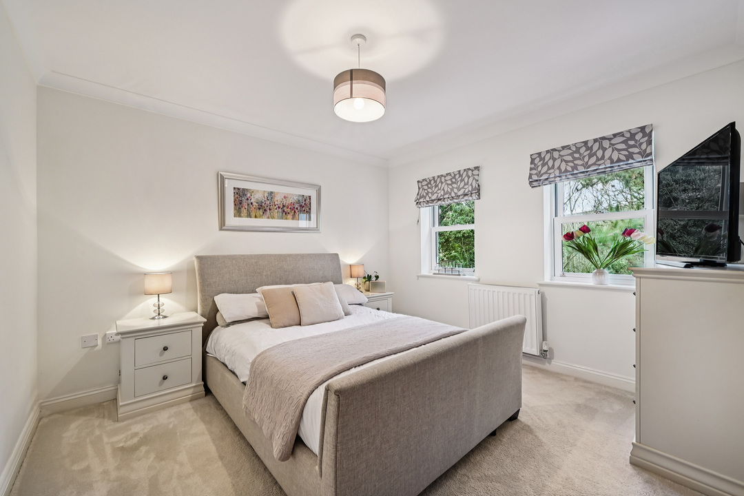 5 bed detached house for sale in Half Acre Road, Hanwell, London, W7  - Property Image 24