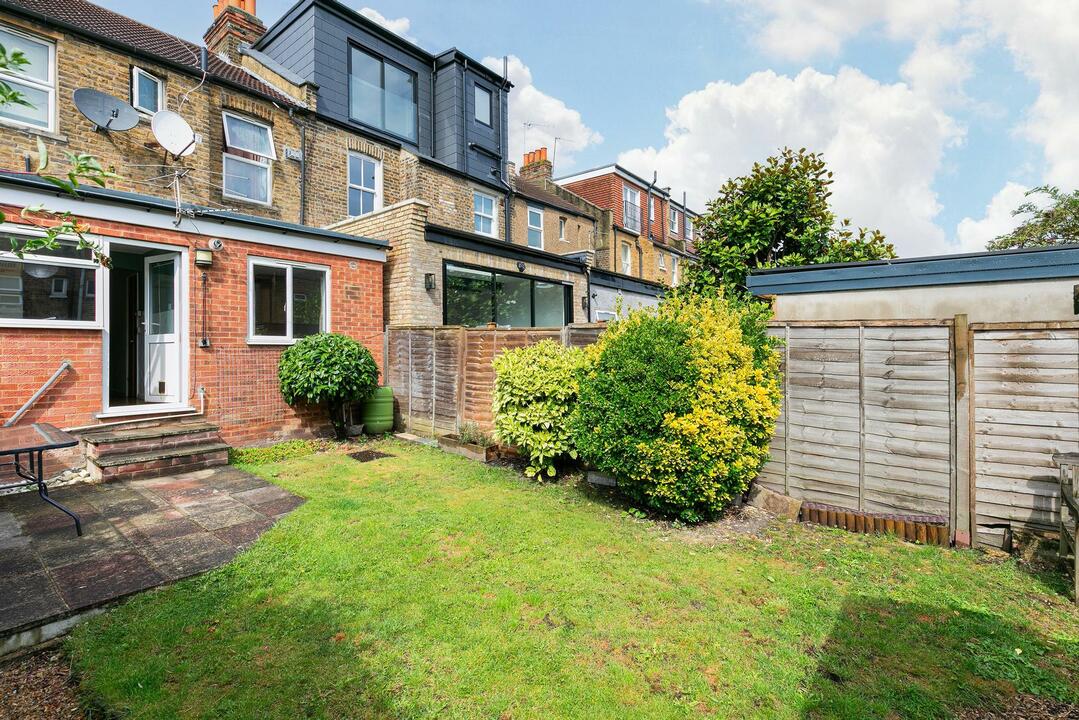 1 bed apartment for sale in Drayton Grove, Ealing, London, W13