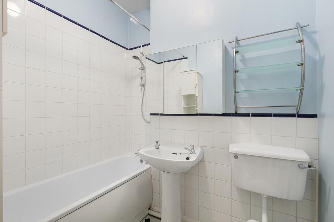 1 bed apartment for sale in Drayton Grove, Ealing, London, W13  - Property Image 16