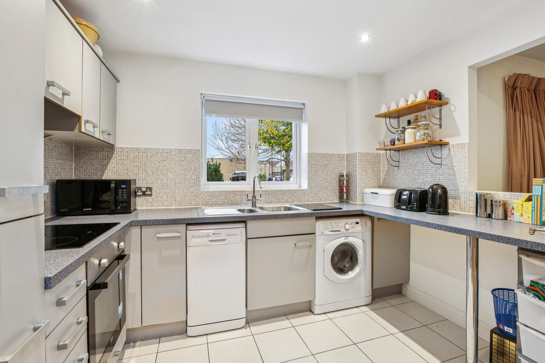 2 bed apartment for sale in Primrose Place, Isleworth - Property Image 1