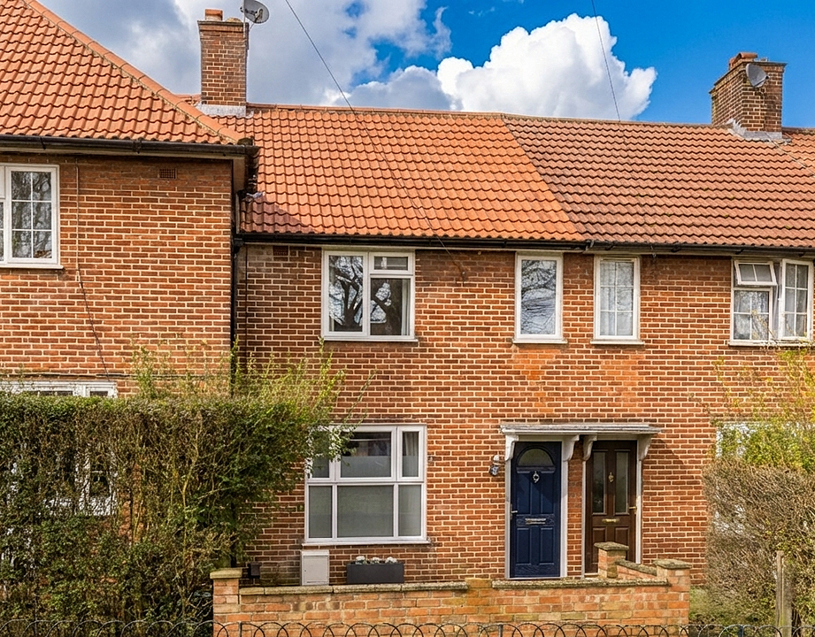 2 bed terraced house for sale in Hall Drive, Hanwell, London, W7  - Property Image 4