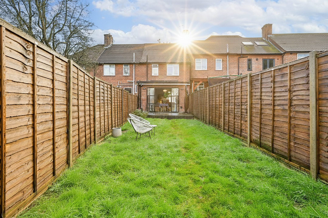 2 bed terraced house for sale in Hall Drive, Hanwell, London, W7  - Property Image 20