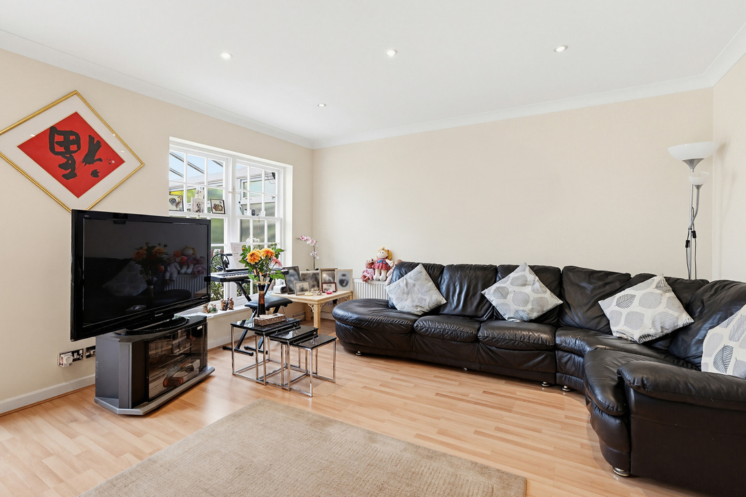 5 bed terraced house for sale in Woodville Gardens, Ealing, London, W5  - Property Image 5