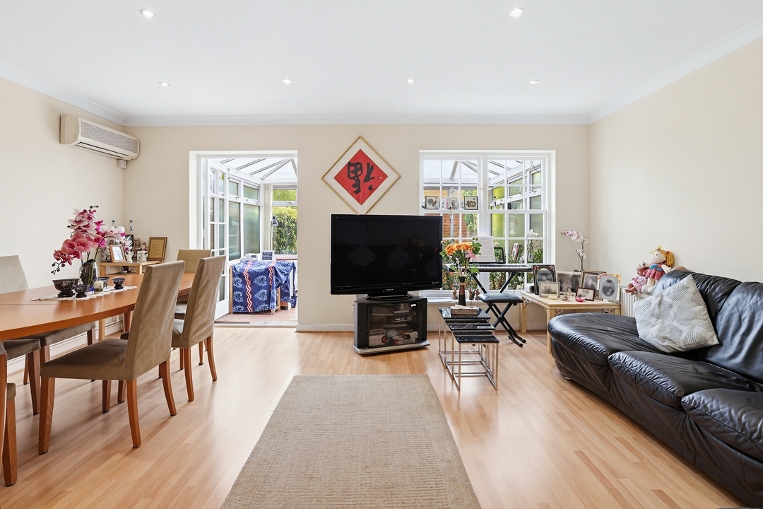5 bed terraced house for sale in Woodville Gardens, Ealing, London, W5  - Property Image 3