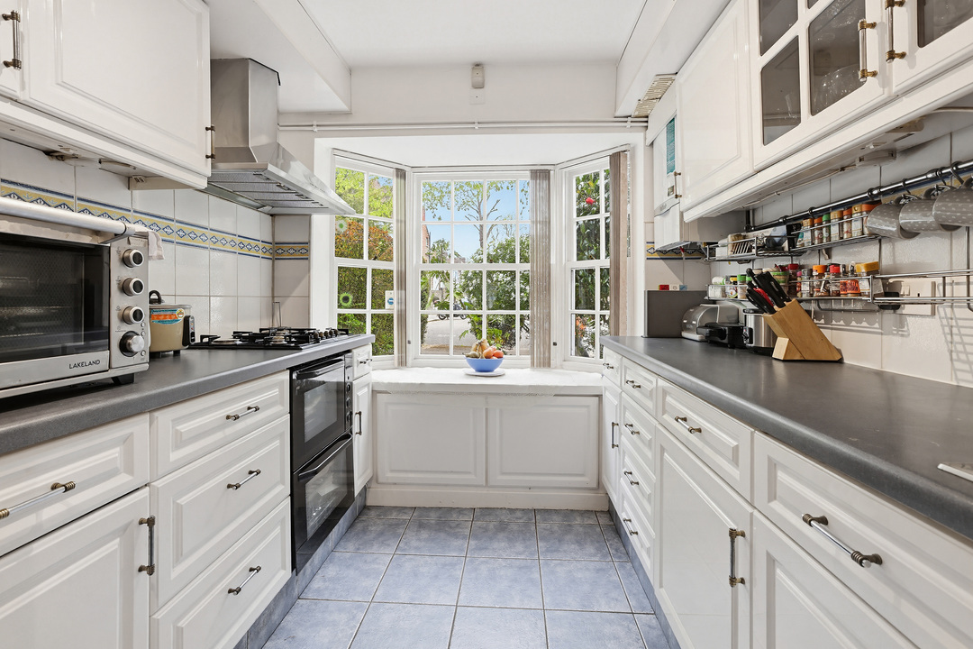 5 bed terraced house for sale in Woodville Gardens, Ealing, London, W5  - Property Image 4