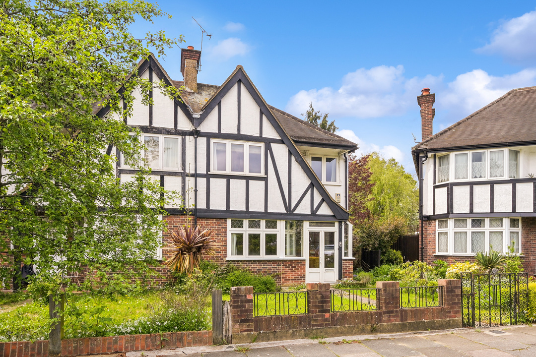 3 bed end of terrace house for sale in Princes Gardens, Acton, London, W3  - Property Image 14