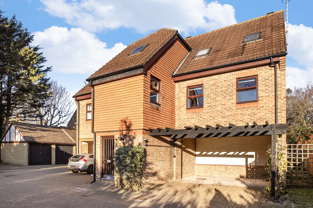 2 bed apartment for sale in Pursewardens Close, Ealing, London, W13 - Property Image 1