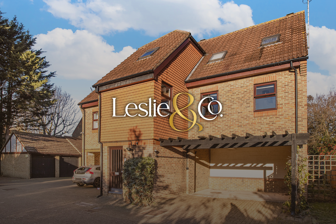 2 bed apartment for sale in Pursewardens Close, Ealing, London, W13 - Property Image 1