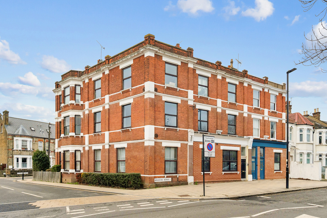 4 bed apartment for sale in Victoria Mansions, Hanwell, London, W7 - Property Image 1