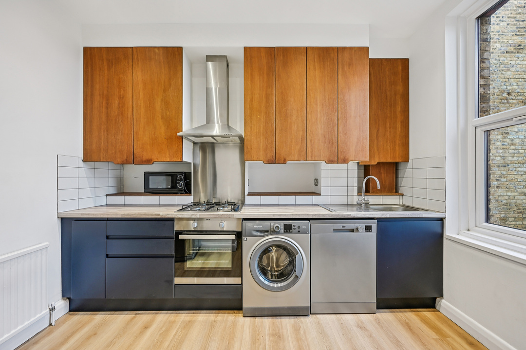 4 bed apartment for sale in Victoria Mansions, Hanwell, London, W7  - Property Image 4