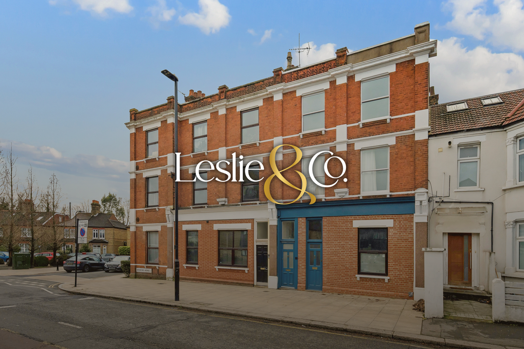 4 bed apartment for sale in Victoria Mansions, Hanwell, London, W7 - Property Image 1