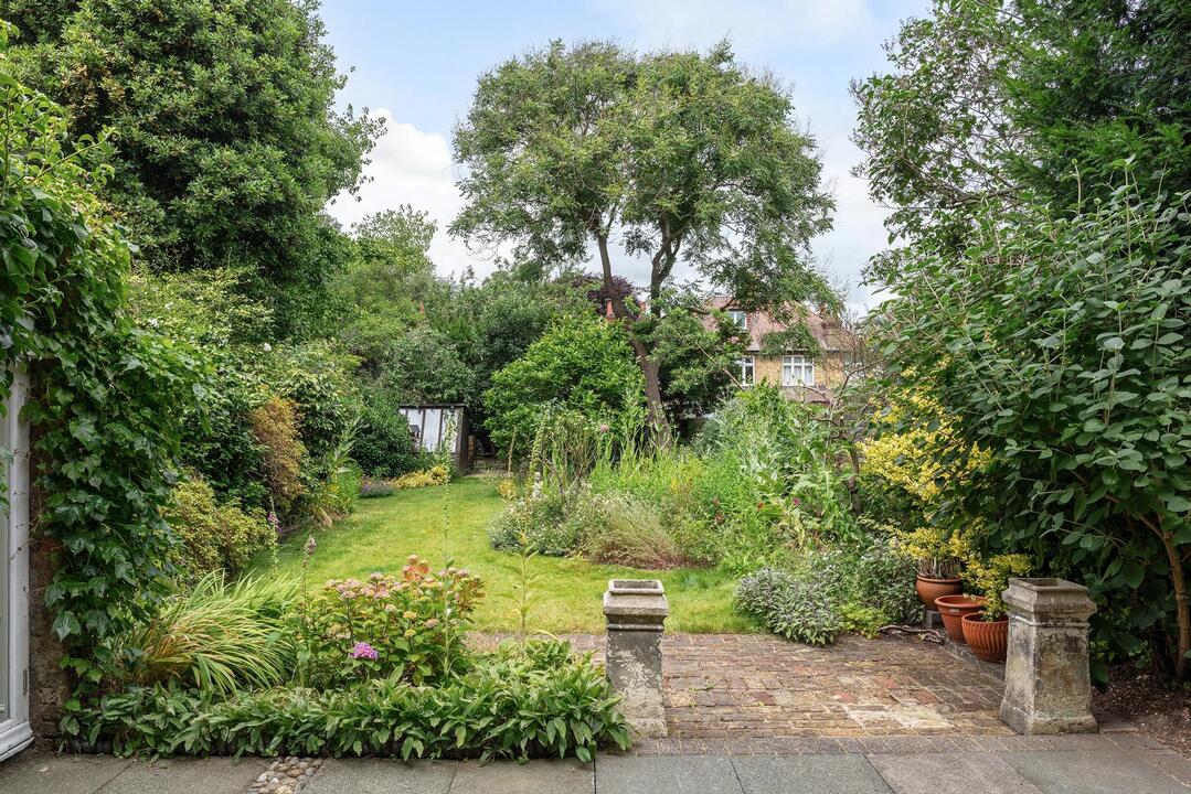 5 bed semi-detached house for sale in The Butts, Brentford, TW8  - Property Image 5