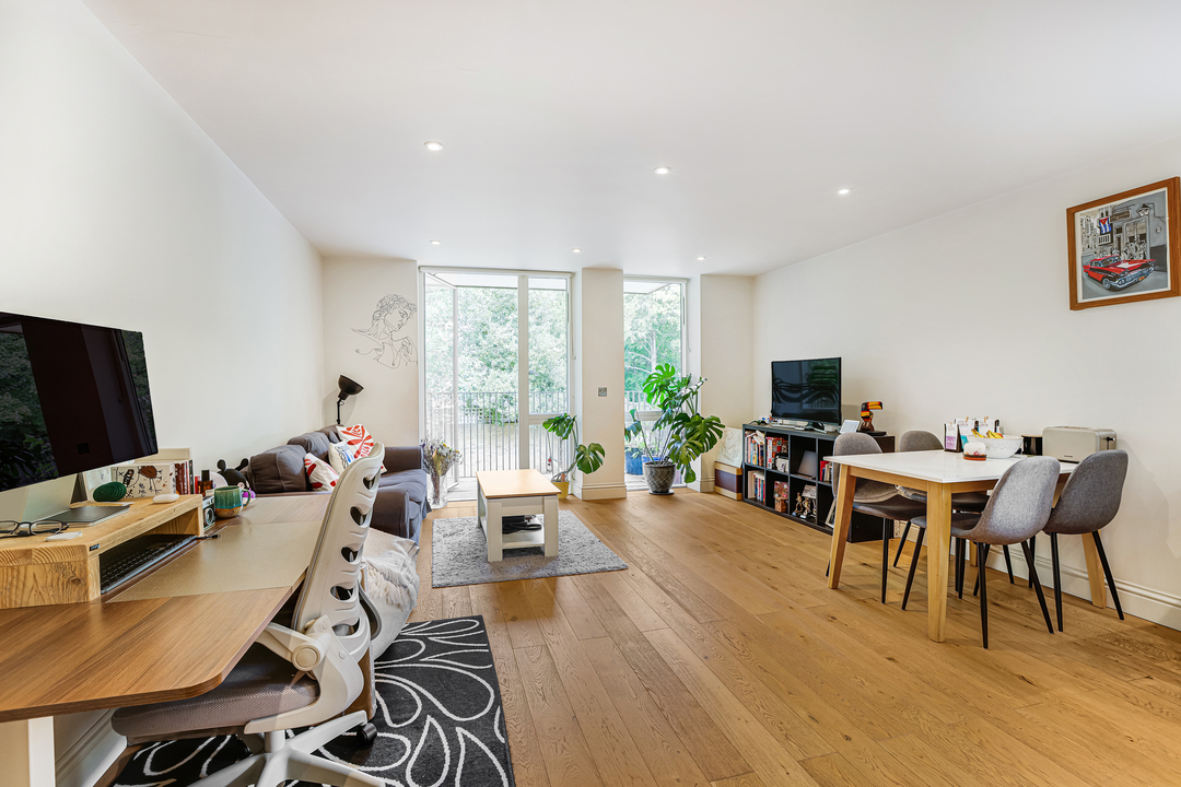 1 bed apartment to rent in North Common Road, Ealing, London, W5 - Property Image 1
