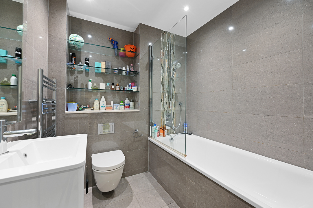 2 bed apartment to rent in North Common Road, Ealing, London, W5  - Property Image 5