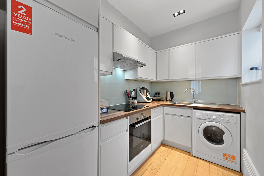 2 bed apartment to rent in North Common Road, Ealing, London, W5  - Property Image 2