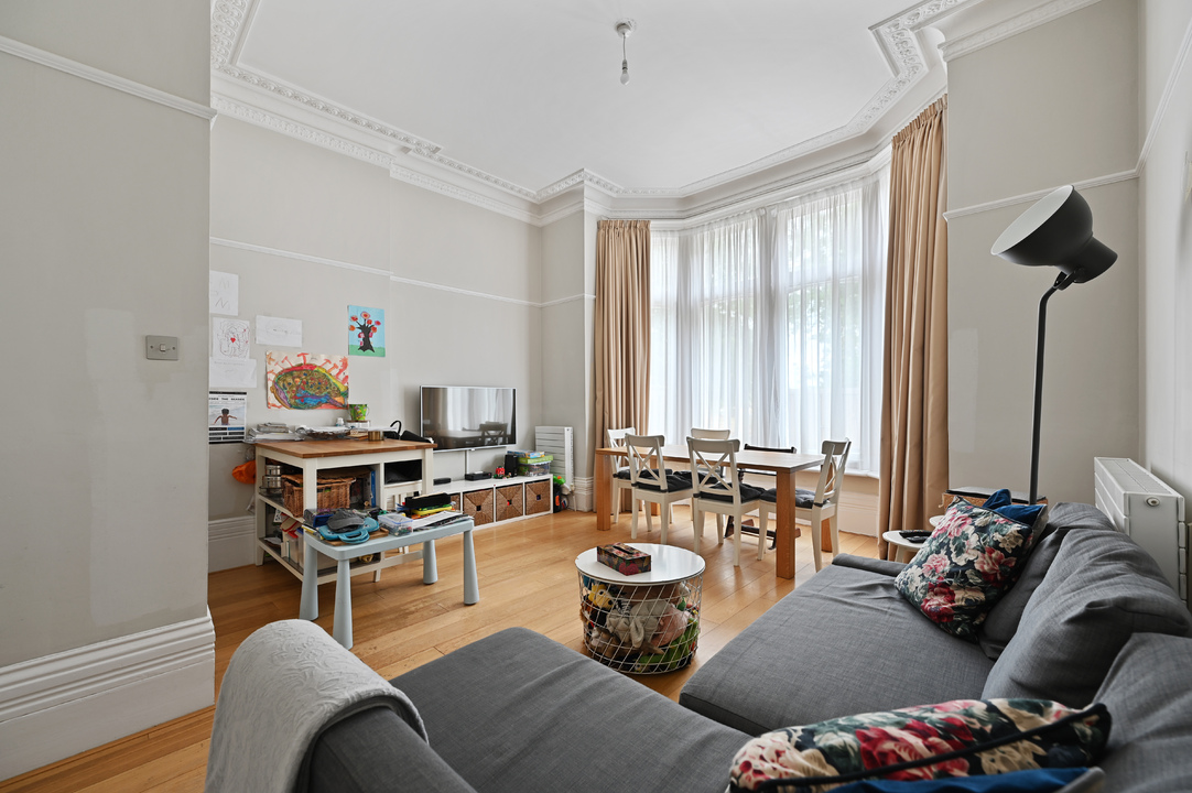 2 bed apartment to rent in North Common Road, Ealing, London, W5  - Property Image 3