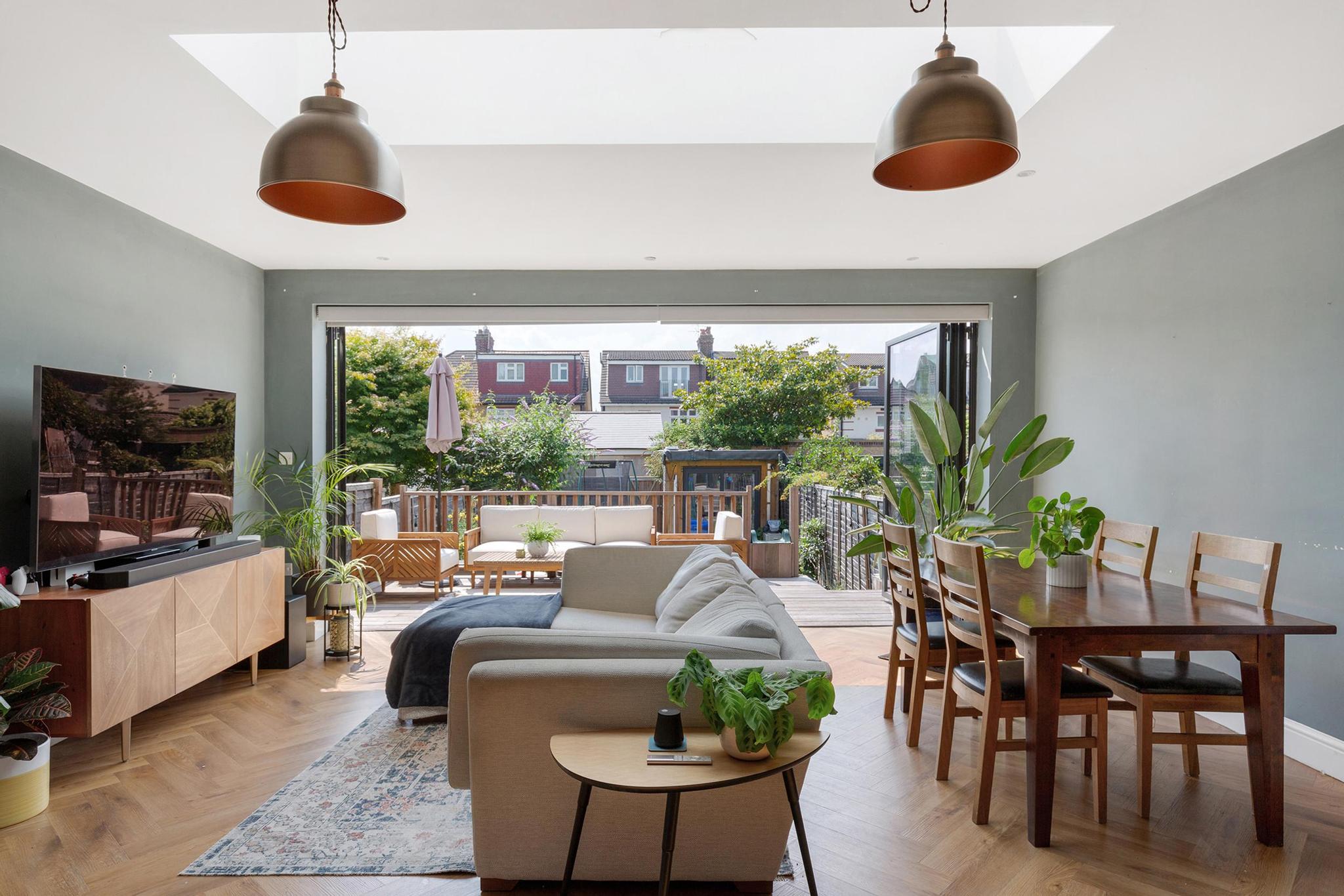 5 bed terraced house for sale in Boston Manor Road, Brentford, TW8  - Property Image 3