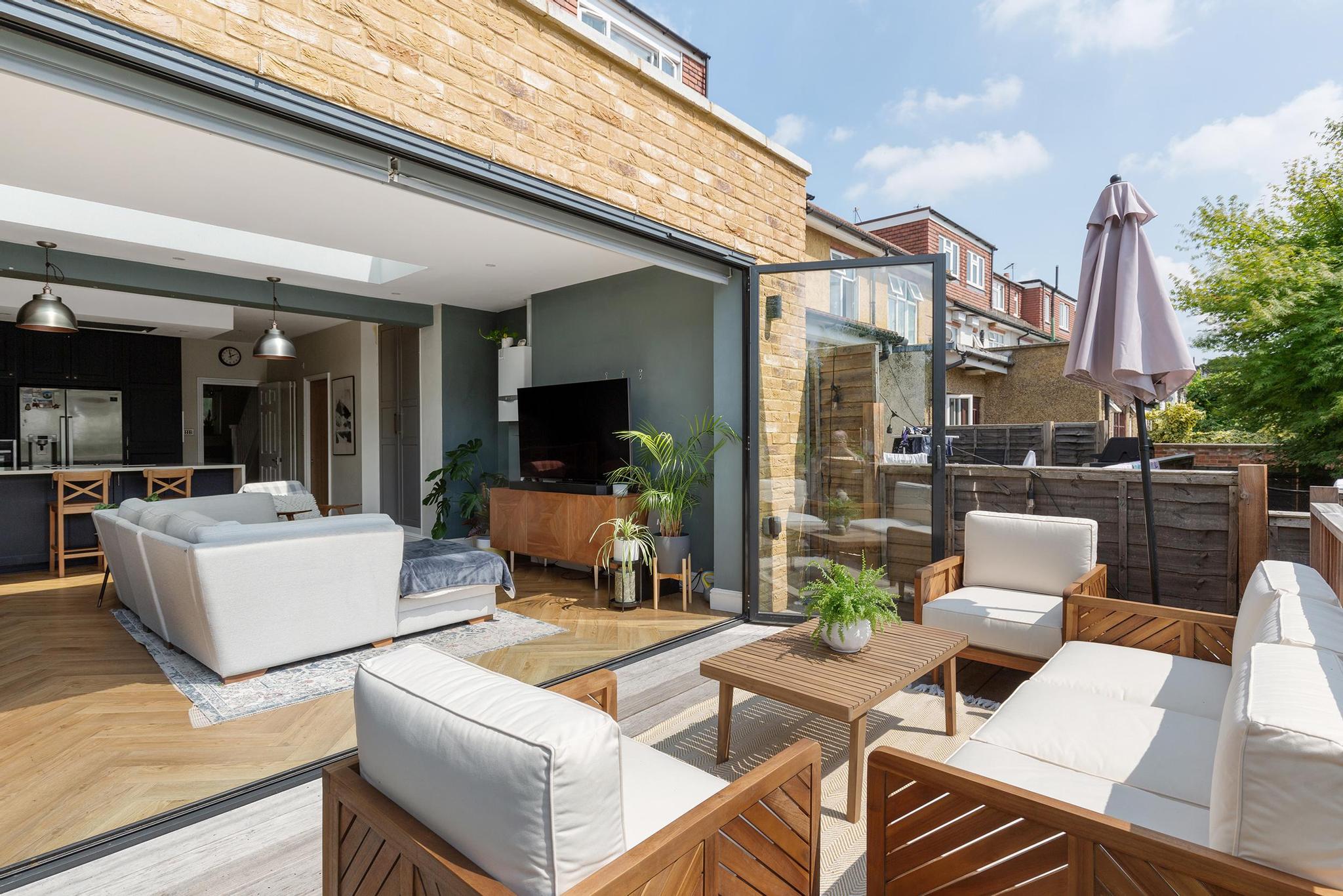 5 bed terraced house for sale in Boston Manor Road, Brentford, TW8  - Property Image 4