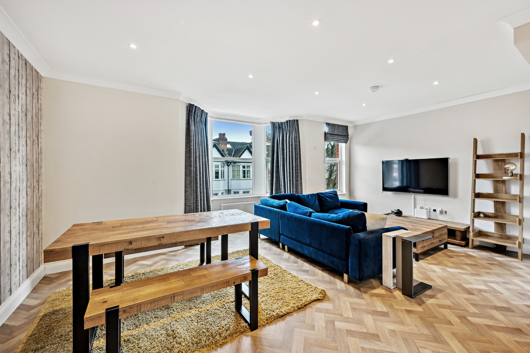 3 bed apartment to rent in Elthorne Avenue, Hanwell, London, W7 - Property Image 1