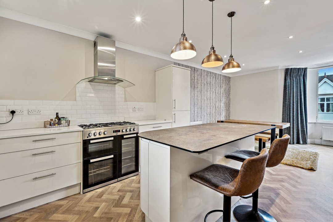 3 bed apartment to rent in Elthorne Avenue, Hanwell, London, W7  - Property Image 4