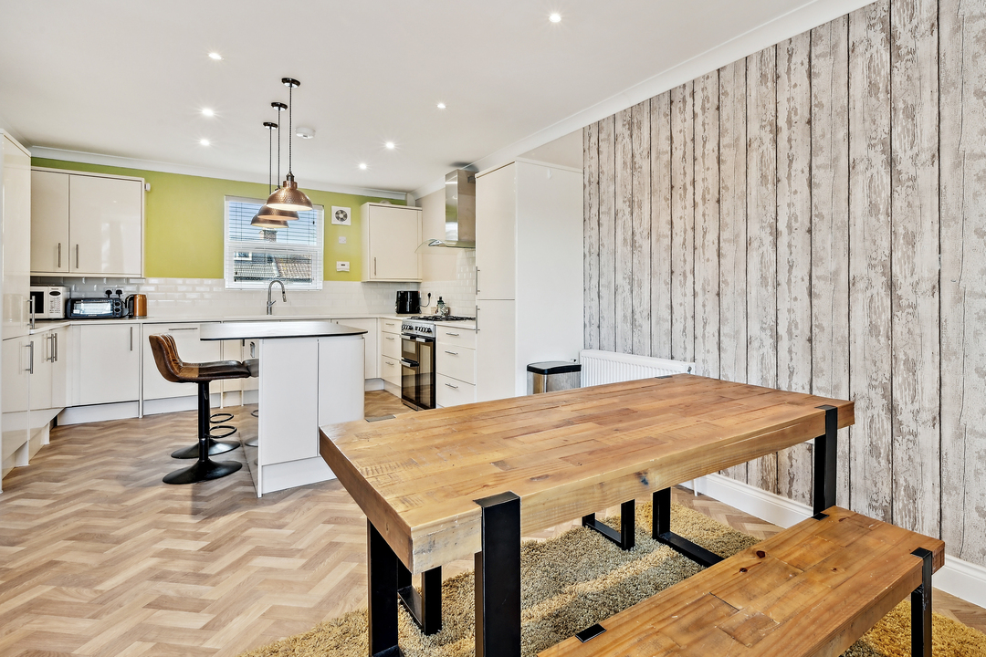 3 bed apartment to rent in Elthorne Avenue, Hanwell, London, W7  - Property Image 5