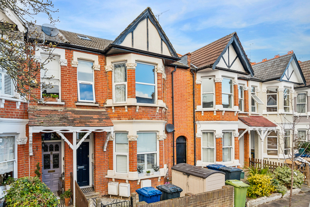 3 bed apartment to rent in Elthorne Avenue, Hanwell, London, W7  - Property Image 2