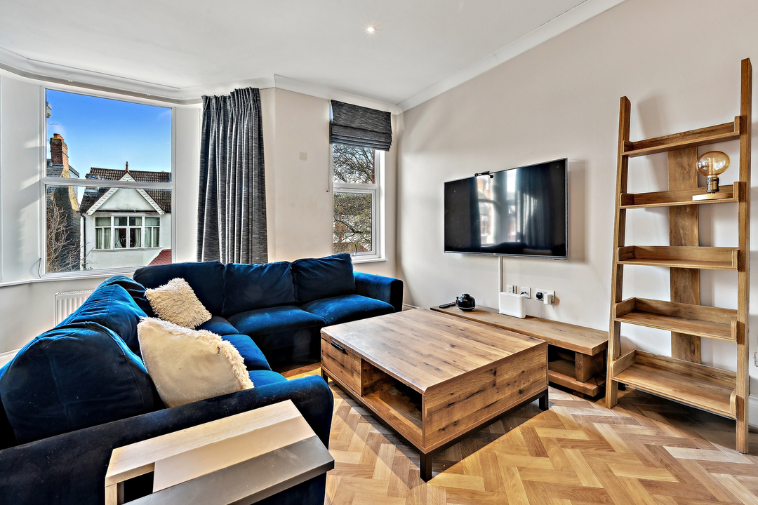 3 bed apartment to rent in Elthorne Avenue, Hanwell, London, W7  - Property Image 8