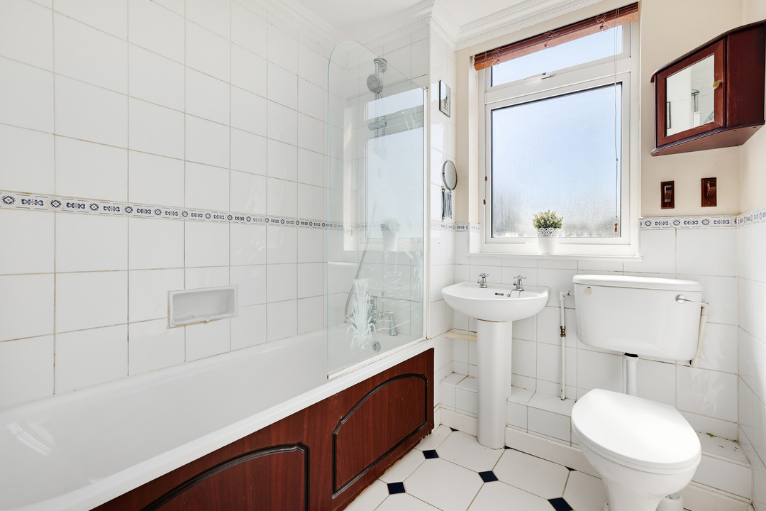 2 bed apartment for sale in Shenstone, Culmington Road, Ealing, London, W13  - Property Image 7