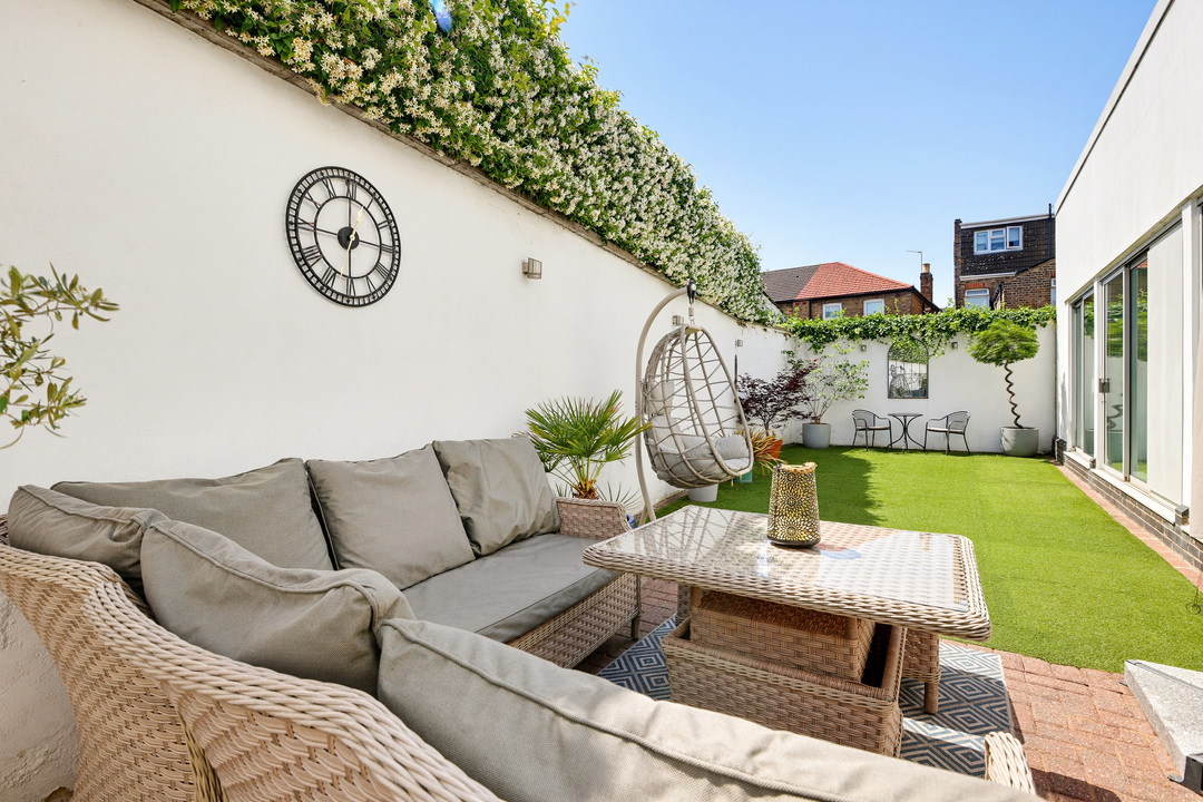 3 bed detached house for sale in Manuka Close, Ealing, London, W7