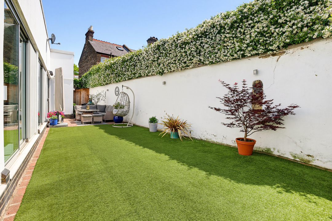 3 bed detached house for sale in Manuka Close, Ealing, London, W7  - Property Image 4