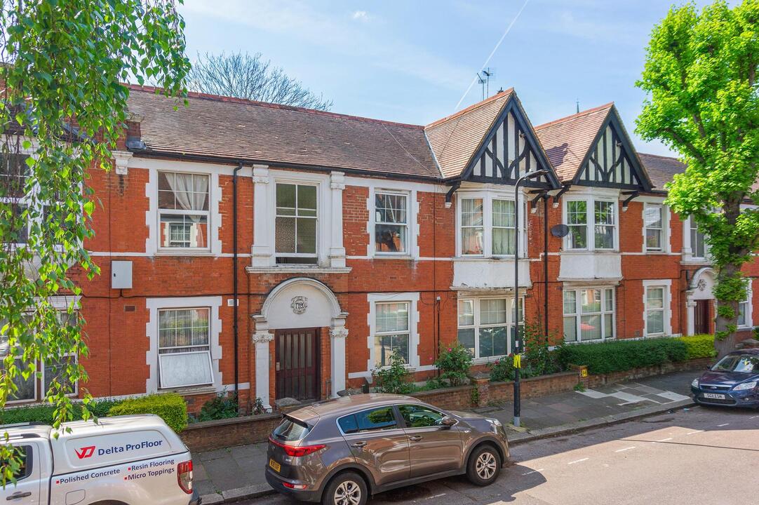 2 bed apartment for sale in Northcote Avenue, Ealing, London, W5  - Property Image 4