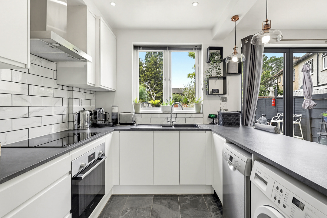 4 bed house to rent in Lionel Road North, Ealing, London  - Property Image 5