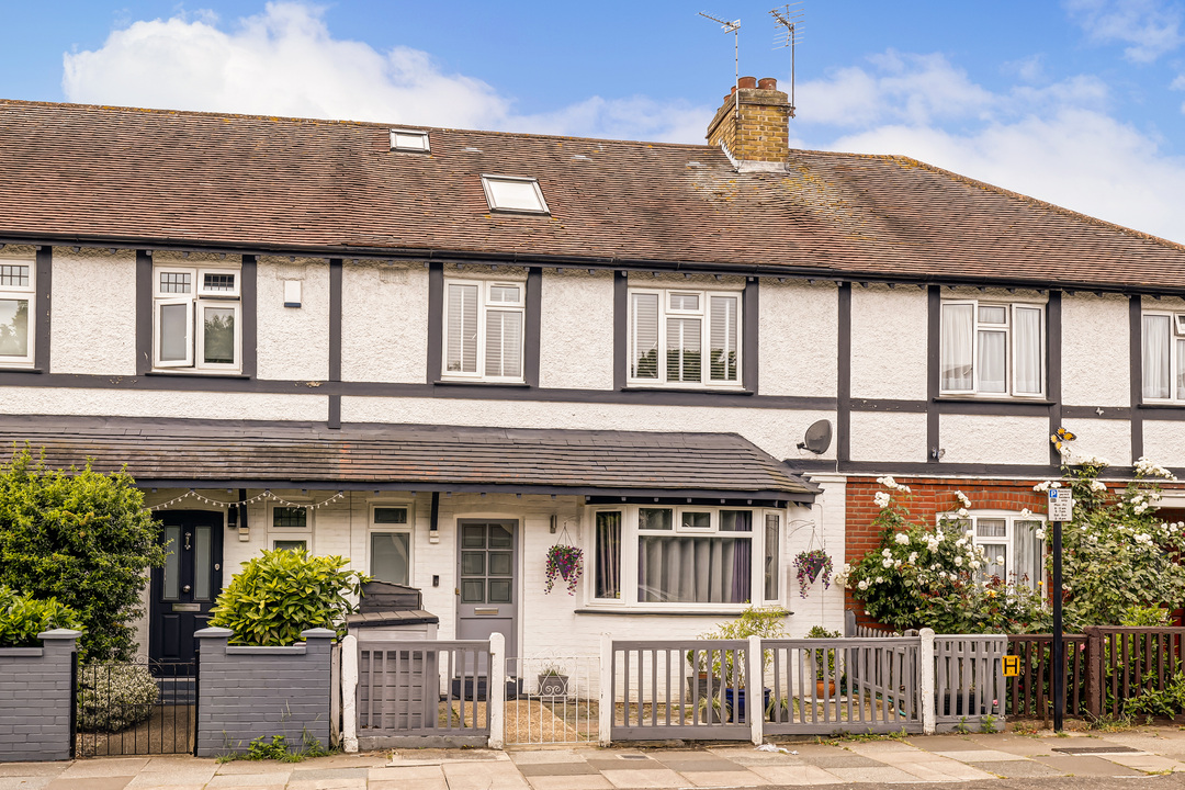 4 bed house to rent in Lionel Road North, Ealing, London  - Property Image 2