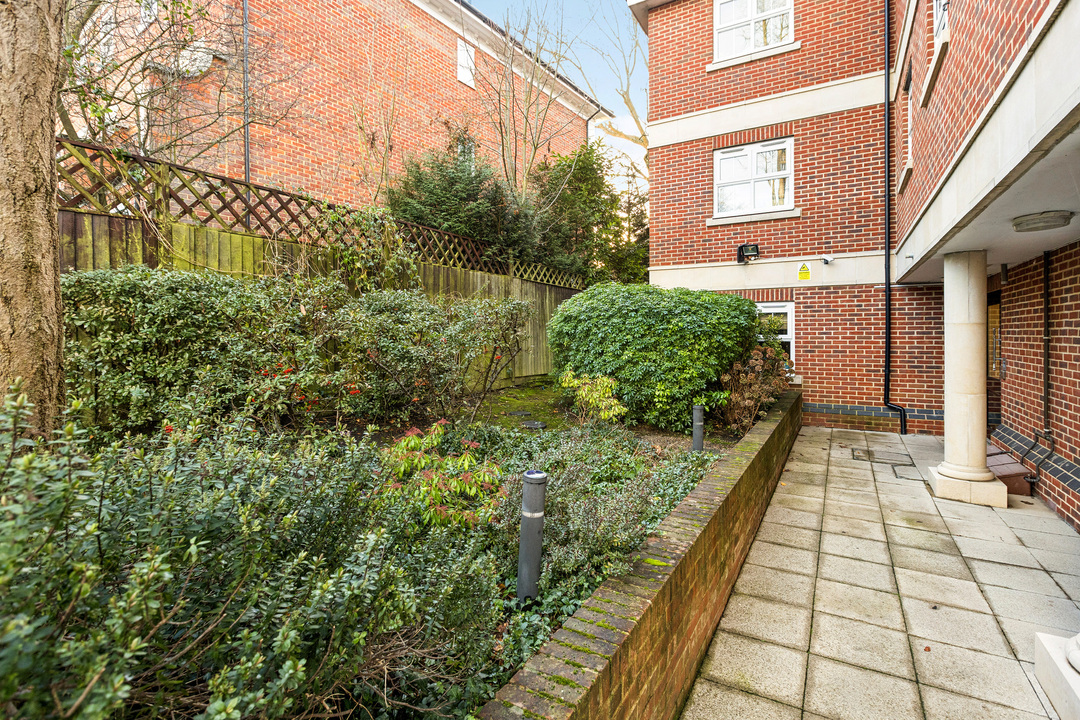 2 bed apartment to rent in Castlebar Park, Ealing, London, W5  - Property Image 17