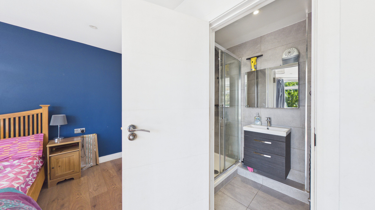 2 bed apartment for sale in Gordon Road, Ealing, London, W13  - Property Image 10
